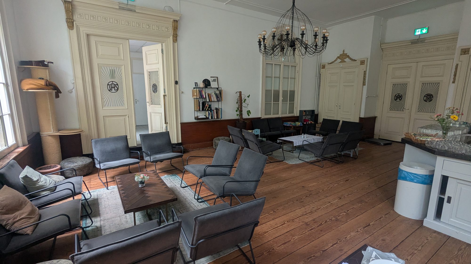 Een nieuwe gemeenschap neemt het huis over